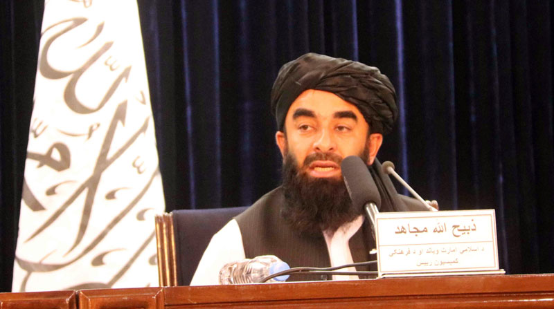 El portavoz de los talibanes, Zabiullah Mujahid, anunció que no se permitirá a los afganos ir al aeropuerto para que salgan del país, como intentan muchos por el temor a los extremistas. Foto: EFE