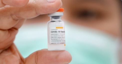 China ha donado vacunas contra el covid-19 a más de 80 países. Foto: EFE