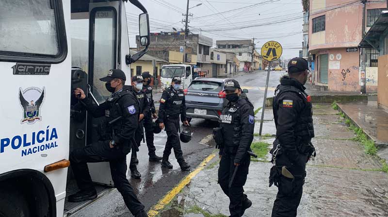 Policías reforzaron la seguridad en La Ferroviaria, tras el doble asesinato el 17 de abril. Foto: Archivo / EL COMERCIO