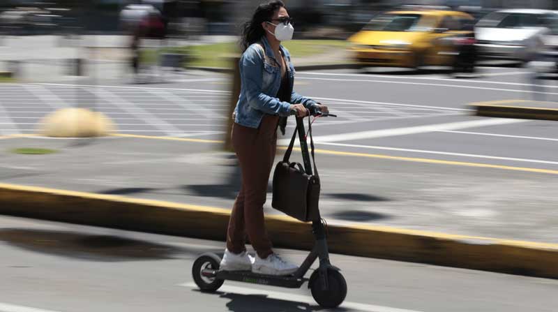 La demanda de escúteres y motos eléctricas aumenta en Quito