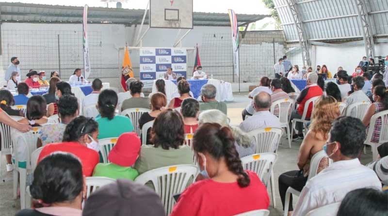 La sesión donde se aprobó el reajuste se realizó en un barrio de Santo Domingo. Foto: Cortesía Municipio de Santo Domingo