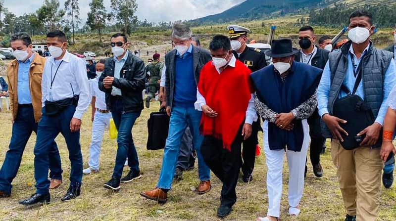 El presidente Guillermo Lasso recorrió ayer Otavalo (Imbabura) y mantuvo reuniones. Foto: Cortesía