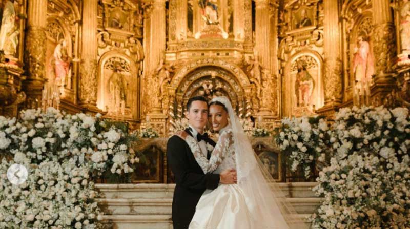Jasmine Tookes y Juan David Borrero, en la iglesia de San Francisco en Quito. Foto: Tomada de la cuenta Instagram Jasmine Tookes