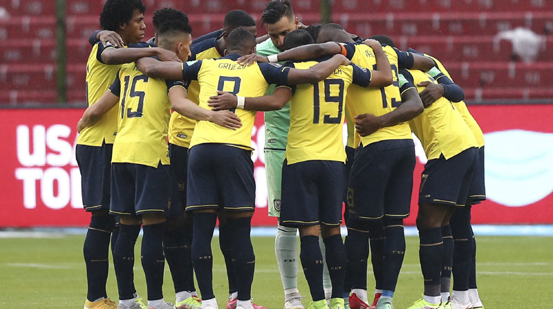 Jugadores de la Selección de Ecuador, en cotejo de las eliminatorias. Foto: Twitter @LaTri