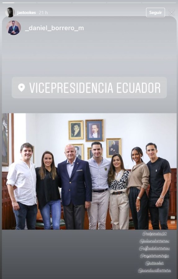 Jazmine Tookes (2da der.) compartió en sus historias de Instagram una fotografía con el Vicepresidente de Ecuador, Alfredo Borrero (tercero de izquierda a derecha). Foto: Instagram Jazmine Tookes