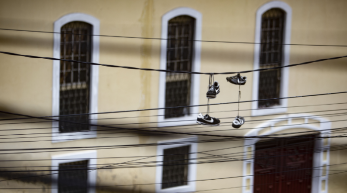 Los ‘tallarines’ del barrio La Tola son propicios para que las zapatillas se exhiban. Foto: Equipo fotográfico EL COMERCIO