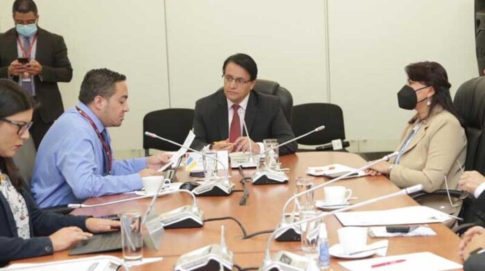 El presidente de la Comisión de Fiscalización, Fernando Villavicencio, lideró sesión de la mesa legislativa. Foto: Cortesía