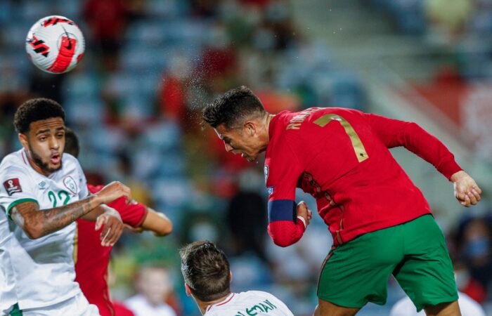 Cristiano Ronaldo anota un gol con Portugal ante Irlanda. Foto: Archivo / EFE