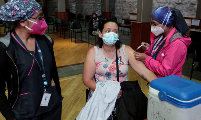 Vacunación contra covid-19 en la Casa Somos de San Marcos, en Quito. Foto: Patricio Terán/EL COMERCIO