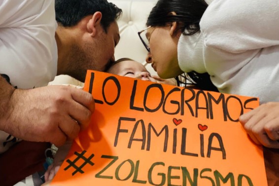 Los padres del bebé ecuatoriano Derek anunciaron que recibirán la medicina más cara del mundo, para salvar la vida del infante. Foto: Facebook Un milagro para Derek