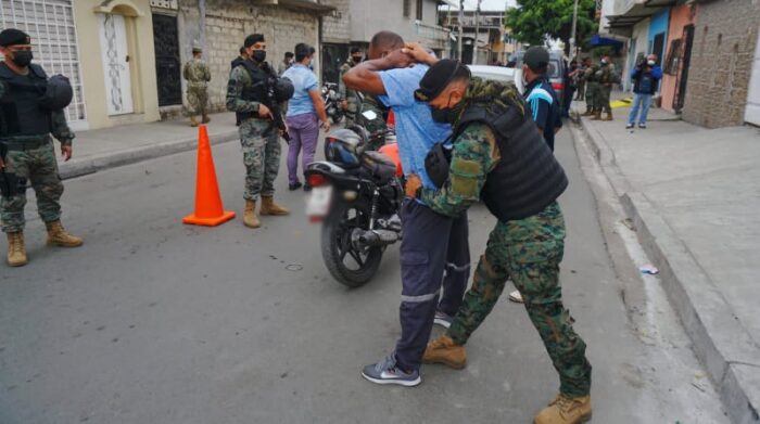 En el operativo de seguridad, en total son 350 militares que se desplazaron a 15 zonas de Guayaquil. Foto: Cortesía