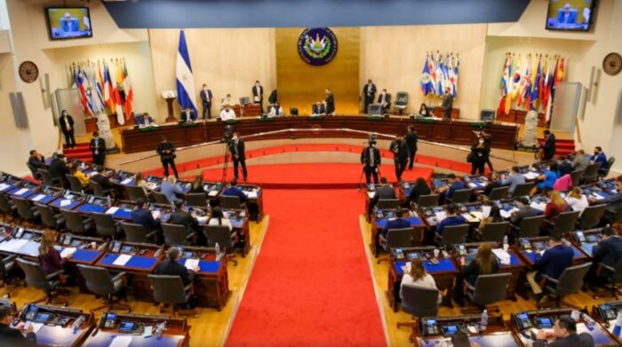 La Asamblea Legislativa de El Salvador aprobó una reforma para cesar a los jueces, según la edad. Foto: Twitter Asamblea Legislativa