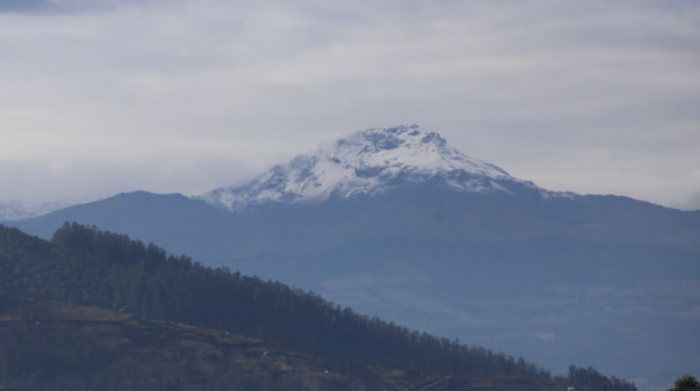 Imagen del volcán inactivo Sincholahua. Foto: Vicente Costales / EL COMERCIO