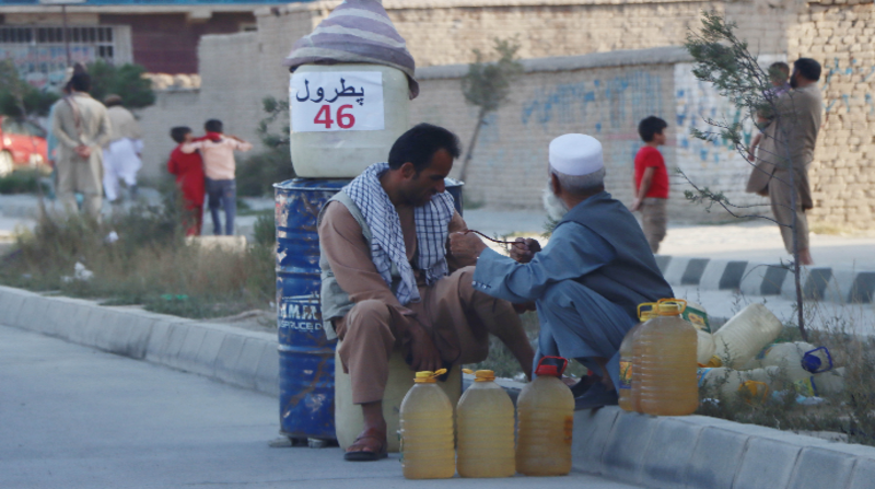 Las familias afganas consumían como media carne o lácteos una vez por semana antes de agosto, y ahora lo hacen sólo una vez cada 15 días. Foto: EFE