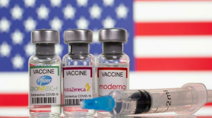 Las autoridades estadounidenses solicitarán a los viajeros internacionales mostrar una prueba de haber recibido la vacunación completa contra el covid-19. Foto: Reuters