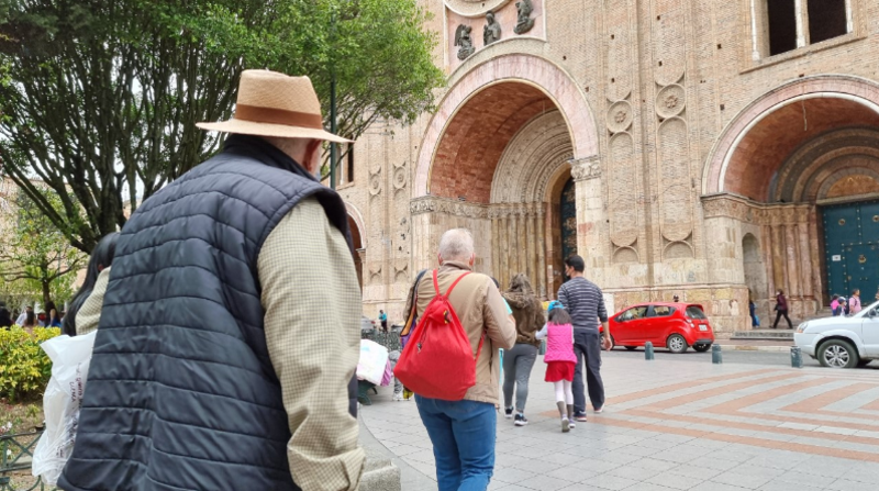 Los fines de semana se evidencia una mayor reactivación económica y turística en Cuenca. Foto: Lineida Castillo / EL COMERCIO