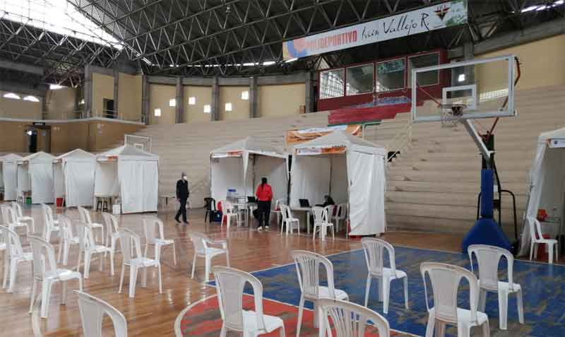 El Polideportivo Iván Vallejo es uno de los centros que permanecerán abiertos para la vacunación. Foto: Modesto Moreta / EL COMERCIO