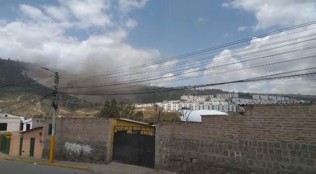 La nube de polvo afectó a los barrios y sectores del noroccidente de Quito. Foto: EL COMERCIO