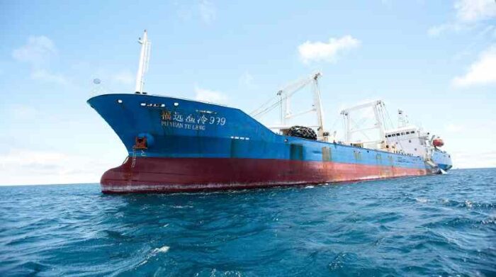 La embarcación china Fu Yuan Yu Leng 999 fue capturada en 2017 al interior de la Reserva Marina de Galápagos. Foto: EFE