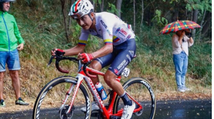 Alexander Cepeda, ciclista ecuatoriano con la camiseta del Androni. Foto: Instagram cepedaalexander583