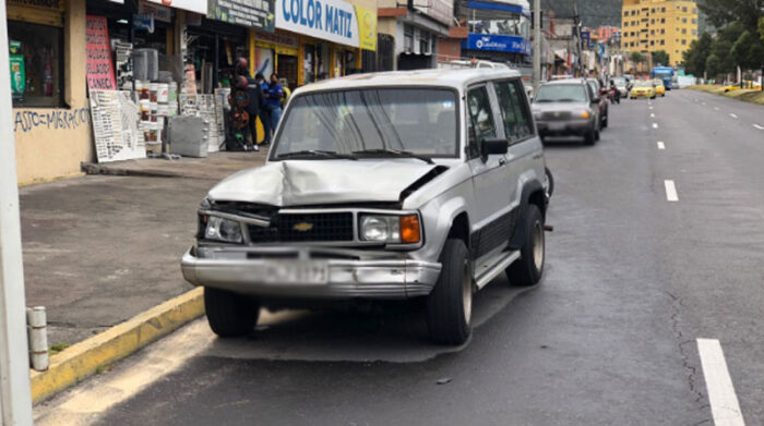 Los vehículos involucrados en el accidente quedaron con daños en distintas partes de las carrocerías. Foto: Diego Pallero/ EL COMERCIO
