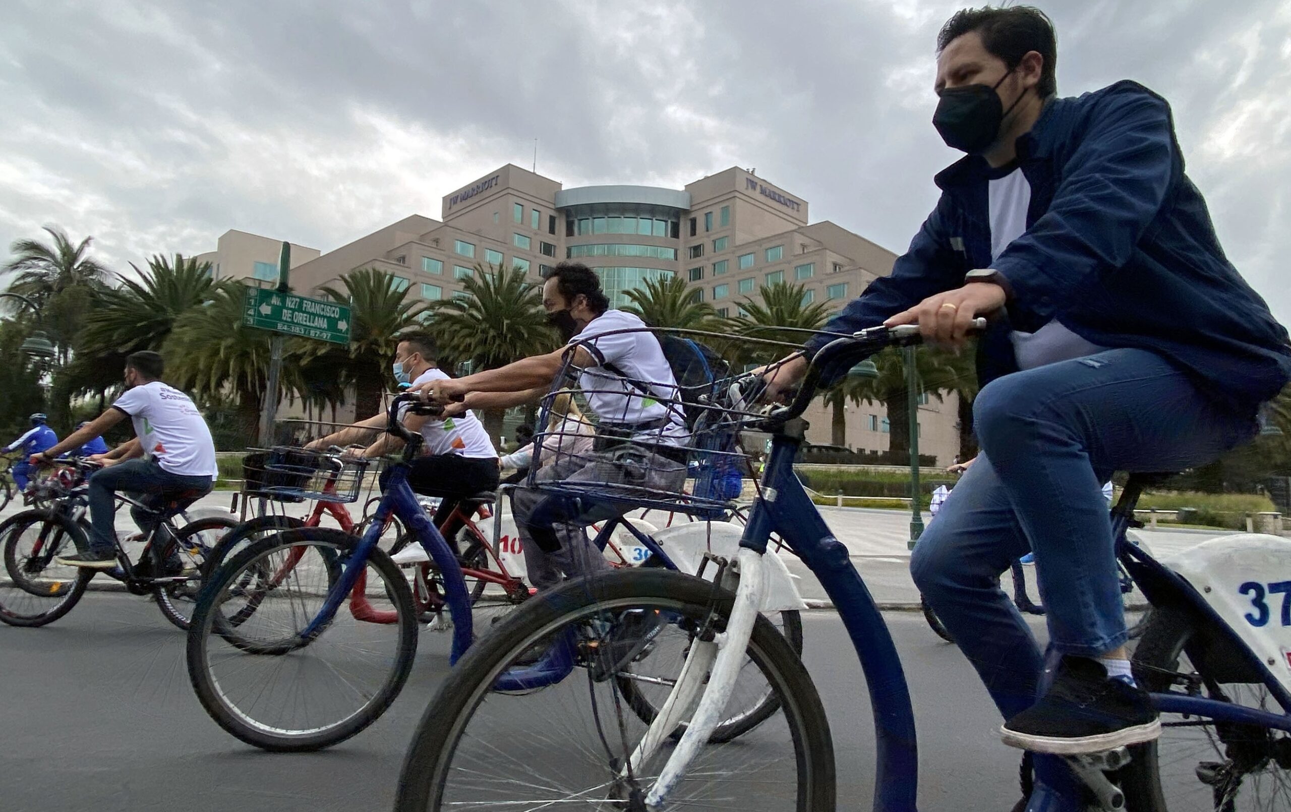 Una de las cicleadas en conmemoración del Día Mundial sin Auto se realizó desde la Orellana hasta el Bicentenario. Foto: Patricio Terán / EL COMERCIO