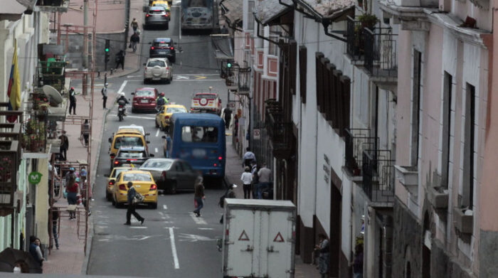 La medida de restricción vehicular Hoy no circula regirá hasta el 30 de septiembre. Foto: Patricio Terán/ EL COMERCIO