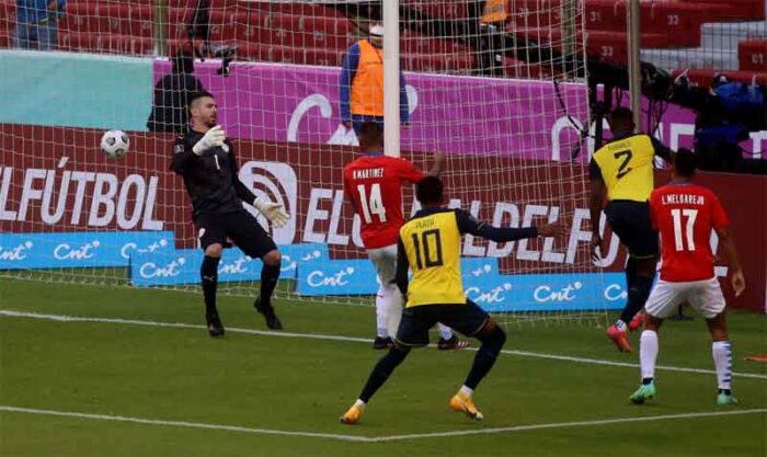 Félix Torres marcó el primer gol de la Tri frente a Paraguay. Foto: Vicente Costales / EL COMERCIO