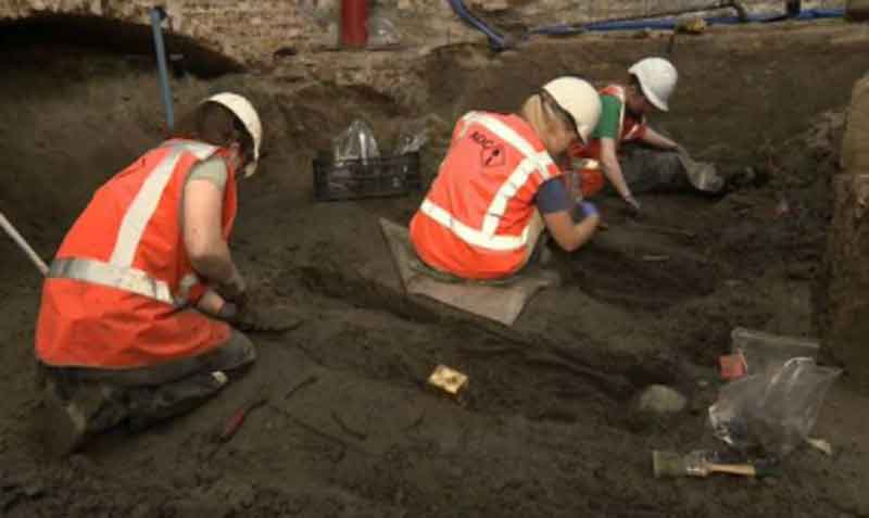 Los huesos localizados irán al depósito arqueológico del municipio para las investigaciones de ADN y la identificación de los restos. Foto: captura