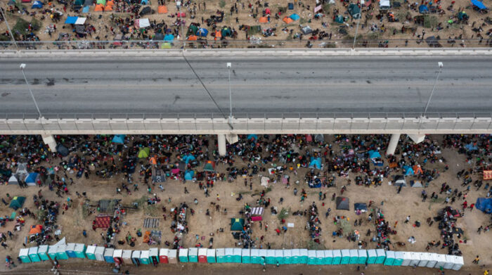 Los intentos de la administración del Gobierno de Biden por reunificar a las familias de migrantes separadas en la frontera se da en el marco de la crisis en las zonas limítrofes de Texas, por la masiva llegada de indocumentados. Foto: Reuters