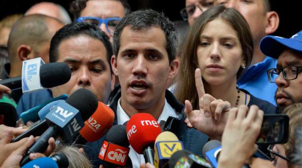 Juan Guaidó encabezaba un llamado "Gobierno interino", reconocido por EE.UU., que la mayoría de los antichavistas que lo respaldó desde 2019 decidió eliminar el pasado 30 de diciembre. Foto: archivo / EFE