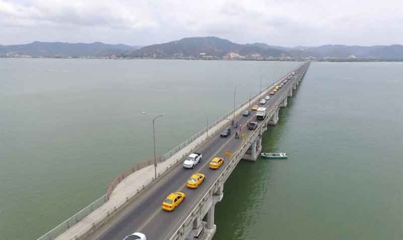 Una de las obras observadas es el puente que conecta a Bahía de Caráquez con San Vicente, en la provincia manabita. Foto: cortesía El Diario