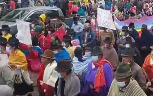Pobladores de Pujilí durante la masiva marcha para exigir más seguridad. Foto: Cortesía