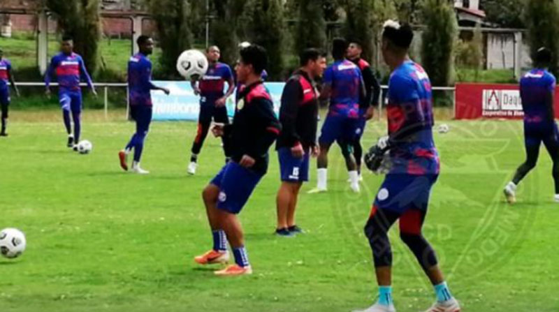 Jugadores del Olmedo durante una práctica. El cuadro de Riobamba fue goleado por Mushuc Runa el 19 de septiembre del 2021. Foto: archivo/ Facebook CD Olmedo.