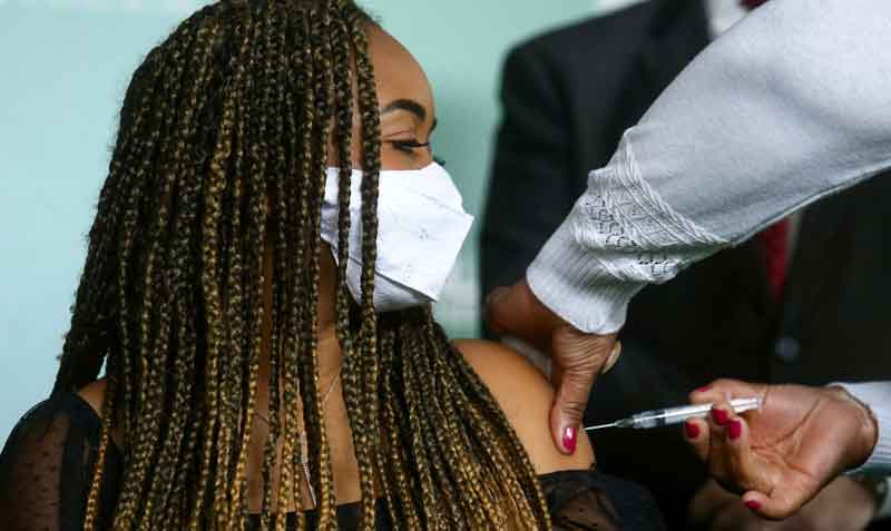 Si bien la vacunación avanza, América enfrenta un "grave problema de desigualdad" en vacunas, dijo la OPS. Foto: Reuters