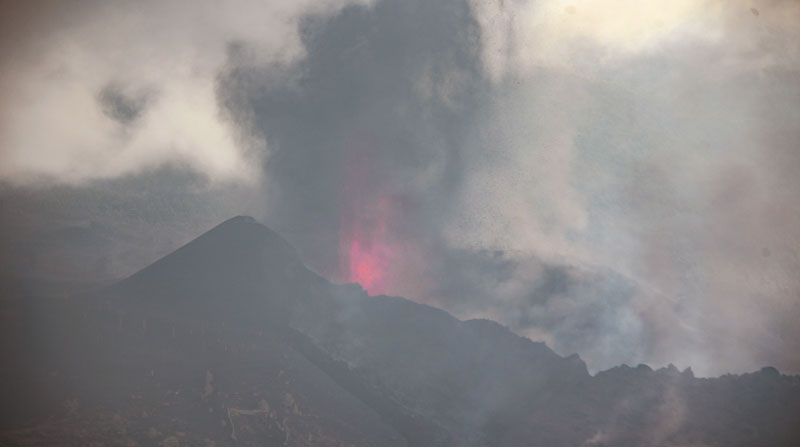 El volcán Cumbre Vieja estabilizó su actividad eruptiva. Foto: EFE