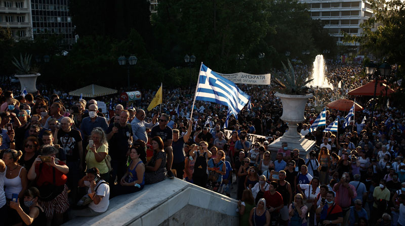 En Grecia se han registrado protestas de las personas en contra de la vacunación obligatoria. Foto: EFE