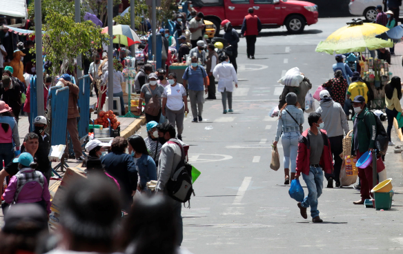 Vista de la calle Loja, en los alrededores del Mercado San Roque, en Quito. Foto: Patricio Terán / EL COMERCIO