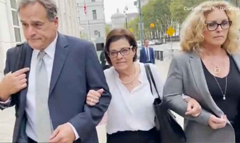 Nancy Salzman (centro) se declaró culpable de un delito de conspiración. Foto: captura