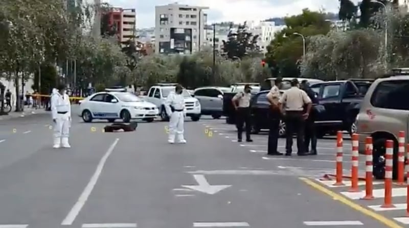 Testigos del hecho en el norte de Quito de este 4 de septiembre del 2021 señalaron que se escucharon una serie de detonaciones. Los proyectiles alcanzaron a herir a otras dos personas. Foto captura