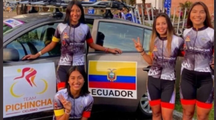 Dos ciclistas Sub 23 y dos Juveniles conforman el equipo de Pichincha que compite en la Vuelta Femenina a Colombia. Foto: Twitter @TeamPichincha