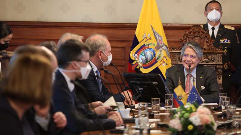 El presidente Guillermo Lasso se reunió con embajadores del bloque europeo. Foto: Tomada de la cuenta Twitter Guillermo Lasso