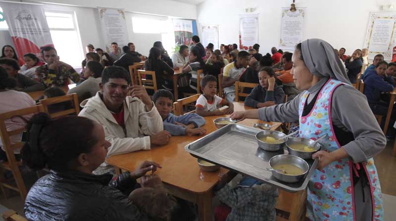 Migrantes venezolanos, atendidos en el centro de ayuda social Divino Niño, en Tulcán. Foto: Archivo / EL COMERCIO