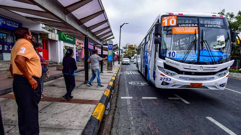 Los transportistas guayaquileños quieren que el pasaje se eleve de USD 0,30 a 0,40. Foto: Enrique Pesantes / EL COMERCIO