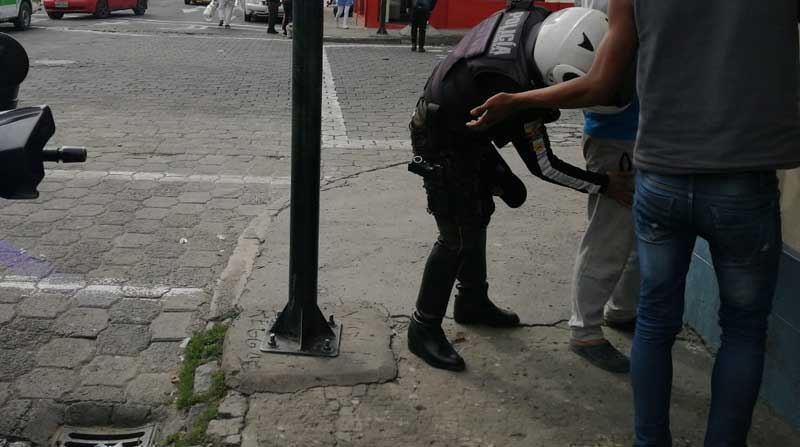 La Policía realiza operativos de control en varios sectores de Quito. Foto: Tomada de la cuenta Twitter Policía Nacional