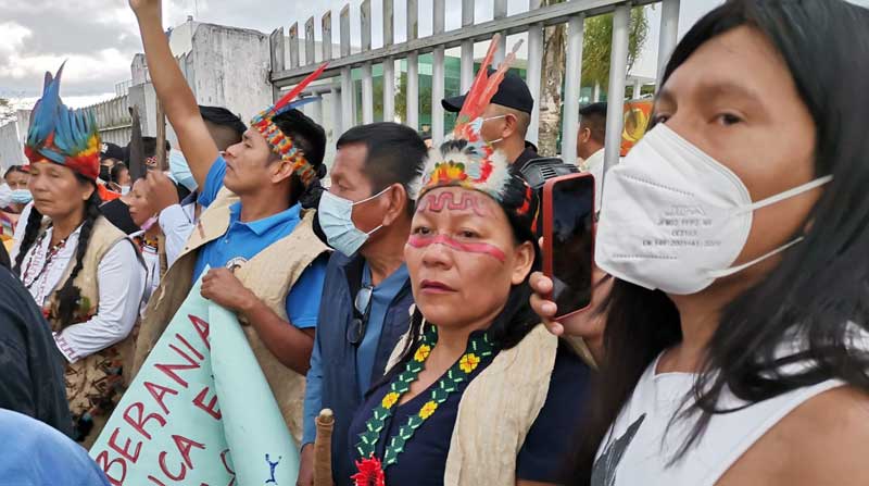 El 18 de octubre pasado, miembros del pueblo Sápara realizaron una movilización a la Corte de Justicia del Puyo. Foto: Cortesía Fundación Pachamama