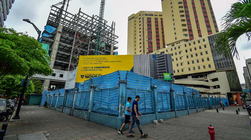 La construcción del hotel Ibis Styles, en el centro de Guayaquil, avanza. Dispondrá de 204 habitaciones. Foto: Enrique Pesantes / EL COMERCIO