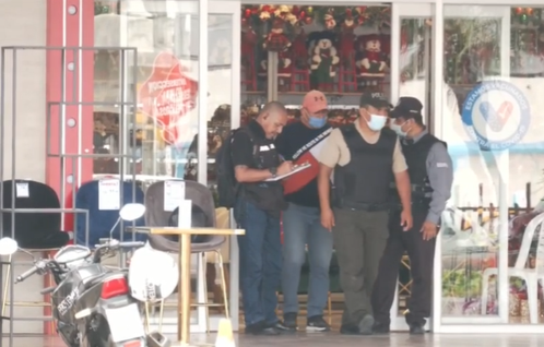La Policía Nacional investiga el asalto a un local de un almacén de artículos para el hogar en el sur de Guayaquil. Foto: Cortesía TC