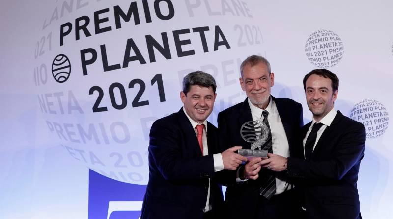Los guionistas españoles Jorge Díaz, Agustín Martínez y Antonio Mercero ganaron el Premio Planeta 2021.