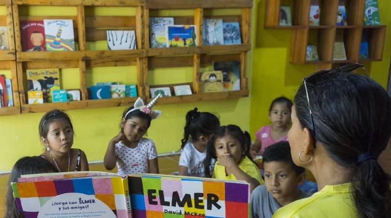 Clara Luna es una biblioteca comunitaria que funciona en Puerto López, Manabí desde hace diez años. Foto: Cortesía de Paola Martínez.